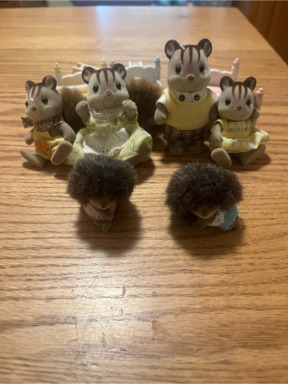 Sylvanian Families Squirrel Walnut Hedgehog babies Calico Critters Figures Bed